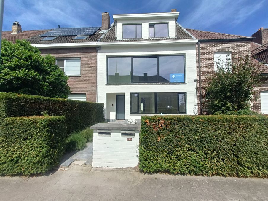 Vernieuwbouwappartement met 3 slaapkamers en garage