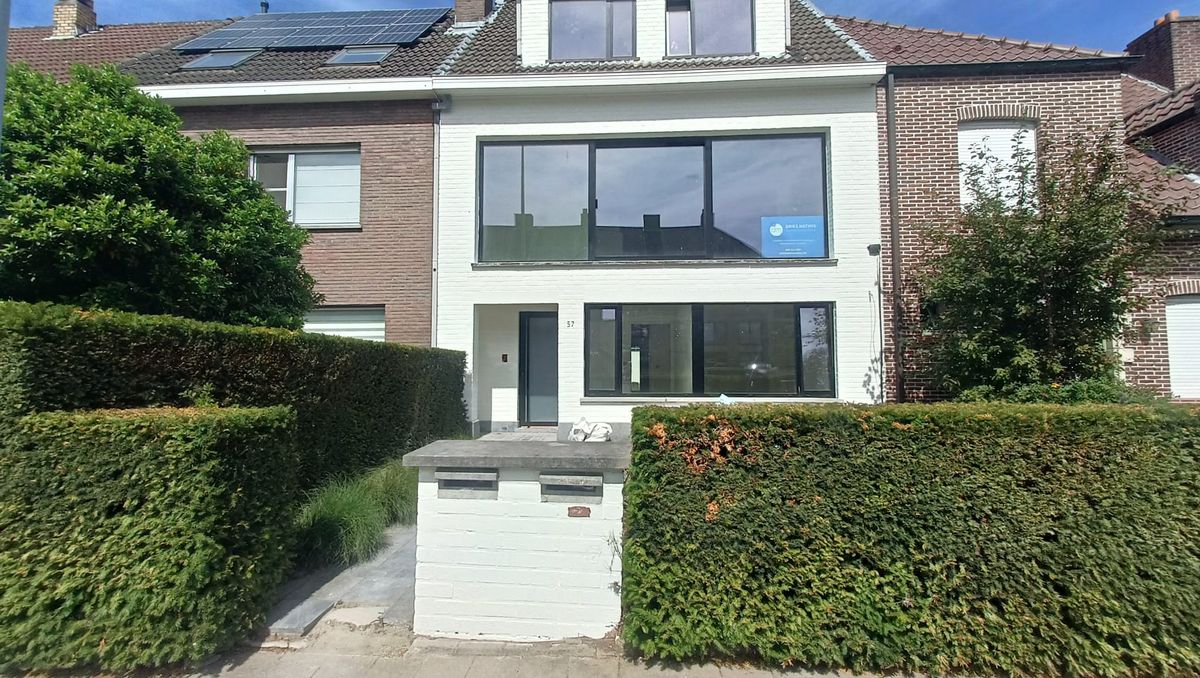 Vernieuwbouwappartement met 3 slaapkamers en garage