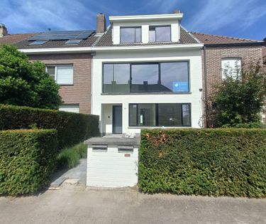 Vernieuwbouwappartement met 3 slaapkamers en garage