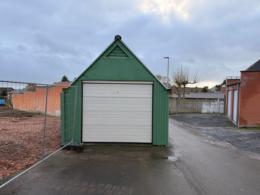 Ruime garagebox te koop in Beselare 