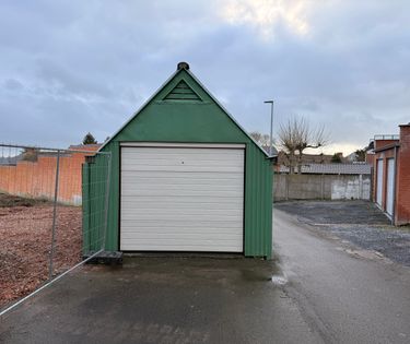 Ruime garagebox te koop in Beselare