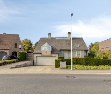 Uniek, lichtrijk huis te koop met speelse tussenniveaus