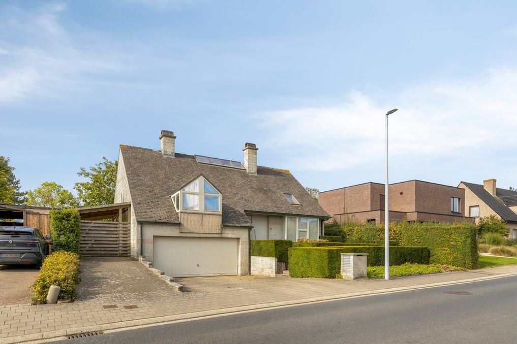 Uniek, lichtrijk huis te koop met speelse tussenniveaus 