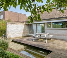 Uniek, lichtrijk huis te koop met speelse tussenniveaus