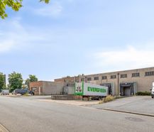 Kantoren (1.832m²) met logistieke unit (1.903m²) te koop in Brugge.