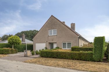 Vrijstaand, hedendaags huis met 5 slaapkamers te Maldegem