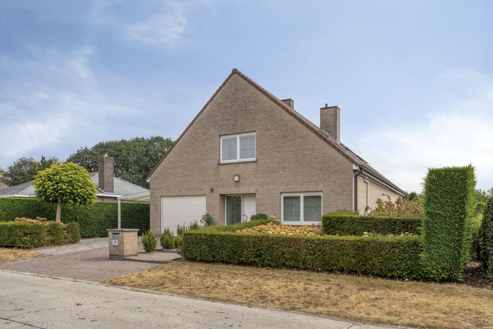 Vrijstaand, hedendaags huis met 5 slaapkamers te Maldegem