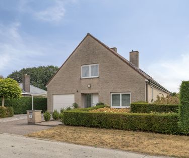 Vrijstaand, hedendaags huis met 5 slaapkamers te Maldegem