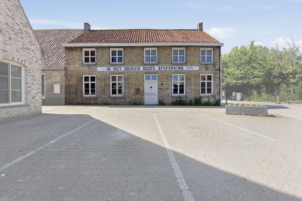Karaktervolle renovatiewoning met veel potentieel.
