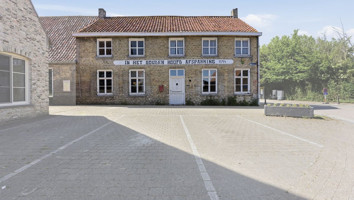 Karaktervolle renovatiewoning met veel potentieel.