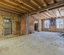 Karaktervolle renovatiewoning met veel potentieel.