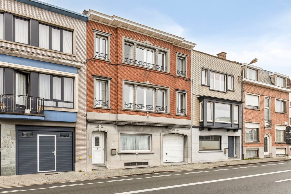 Karaktervolle stadswoning met garage en stadstuin in Kortrijk