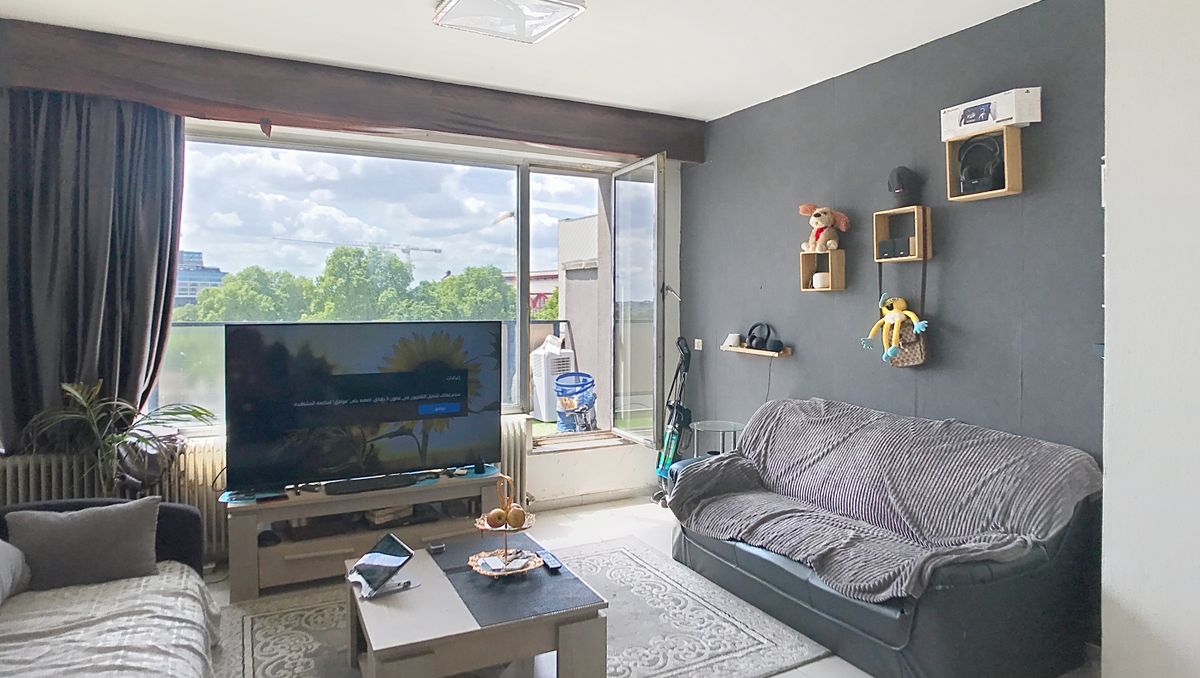 Op te frissen, lichtrijke studio ca. 41m² te koop in Antwerpen