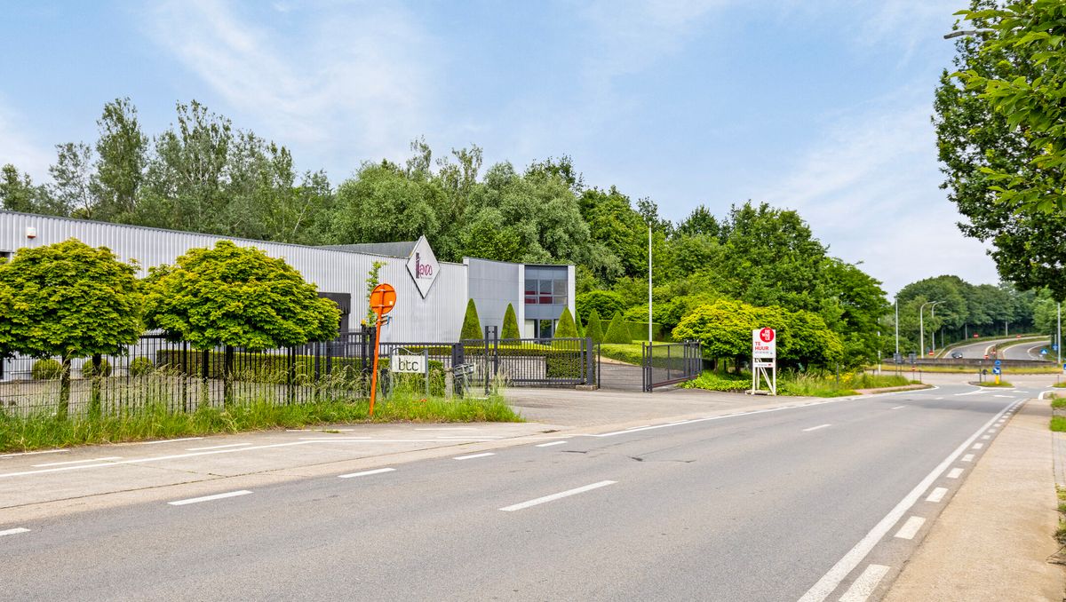Entrepôt (1 800 m²) à louer dans la zone industrielle de Webbekom