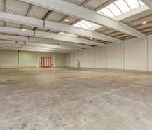 Magazijnruimte van ca. 3.000 m² in industriezone Kuurne