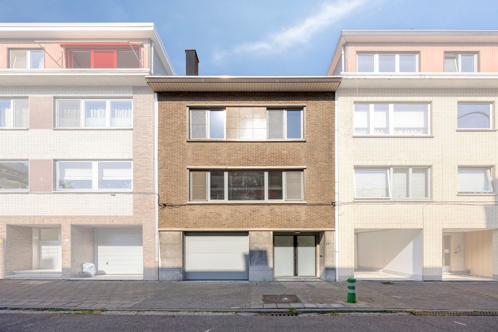 Gerenoveerd ruim huis op wandelafstand van de stad te koop