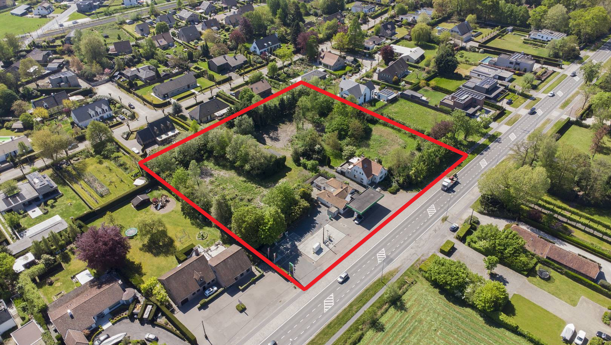 Ontwikkelingsgrond met verhuurd tankstation te koop Deinze