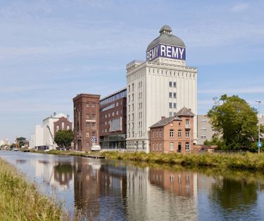 Vastgoedvennootschap met ca. 700 m² kantoorruimte te Leuven