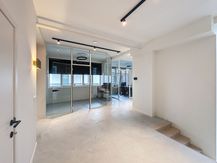Modern spacious office - 170m² + 4 parkings