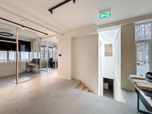 Modern spacious office - 170m² + 4 parkings