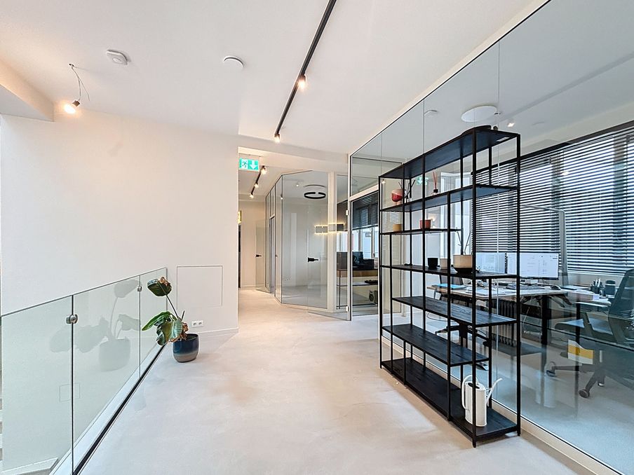 Modern spacious office - 170m² + 4 parkings
