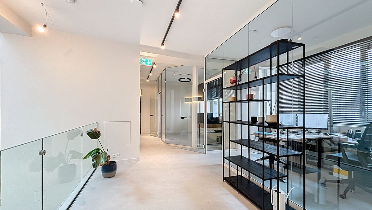 Modern spacious office - 170m² + 4 parkings