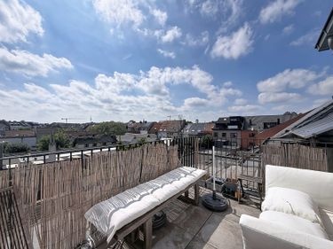 Stijlvol triplex appartement met zonnig terras in Gent