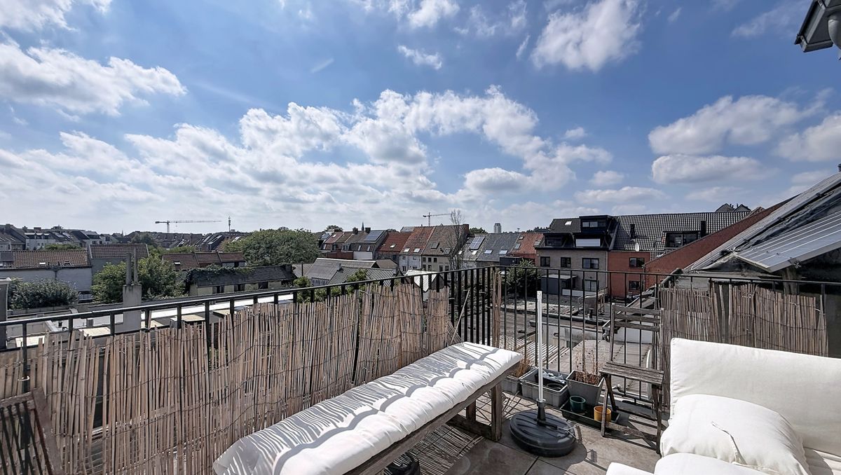 Stijlvol triplex appartement met zonnig terras in Gent