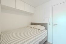 Gerenoveerde studio met zijdelings zeezicht!