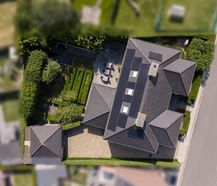 Exceptional villa with practice or office in Koolskamp