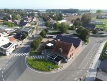 Ruime woning op unieke commerciële locatie in Westrozebeke