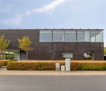 Modern kantoorgebouw (412 m²) op zichtlocatie te Jabbeke