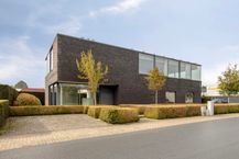 Modern kantoorgebouw (412 m²) op zichtlocatie te Jabbeke