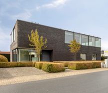 Modern kantoorgebouw (412 m²) op zichtlocatie te Jabbeke