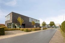 Modern kantoorgebouw (412 m²) op zichtlocatie te Jabbeke