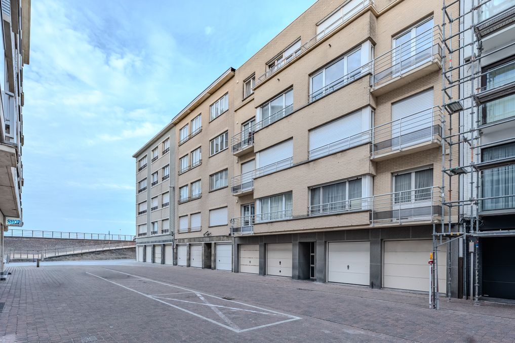 1-bedroom apartment with side sea view in Mariakerke