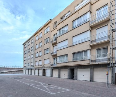1-bedroom apartment with side sea view in Mariakerke