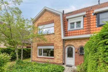 Halfopen huis op rustige locatie te koop met 3 slaapkamers 