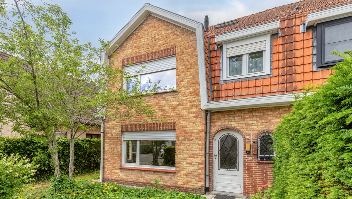 Halfopen huis op rustige locatie te koop met 3 slaapkamers