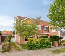 Halfopen huis op rustige locatie te koop met 3 slaapkamers
