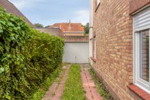 Halfopen huis op rustige locatie te koop met 3 slaapkamers 