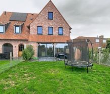 Nieuwbouwwoning met 3 slaapkamers te huur in Oostkamp