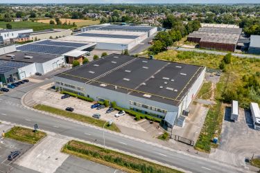 Magazijnen (ca. 3911 m²) te huur in industriezone te Wetteren