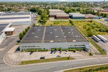 Magazijnen (ca. 3911 m²) te huur in industriezone te Wetteren