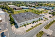 Magazijnen (ca. 3911 m²) te huur in industriezone te Wetteren