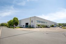 Magazijnen (ca. 3911 m²) te huur in industriezone te Wetteren