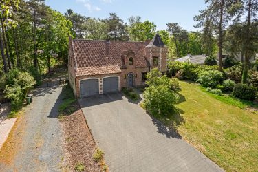Ruime villa op toplocatie naast de Kalmthoutse Heide te koop