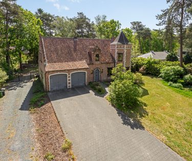 Ruime villa op toplocatie naast de Kalmthoutse Heide te koop