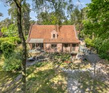 Ruime villa op toplocatie naast de Kalmthoutse Heide te koop