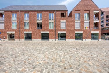 Commercieel handelspand/praktijkruimte van ca. 364 m² te huur op toplocatie in Aarschot